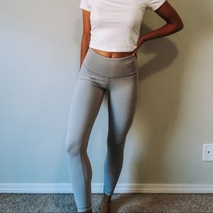 NWOT Yogalicious 3/4 Leggings Grey XS